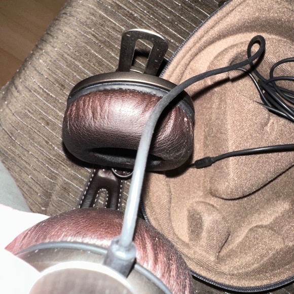 Sennheiser Momentum M2 On-Ear Wired Headphones Black Premium Sound Lightweight - Picture 6 of 10